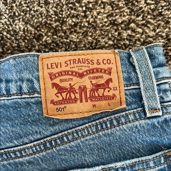Levi’s 501 Distressed Blue Jeans - Picture 3 of 4